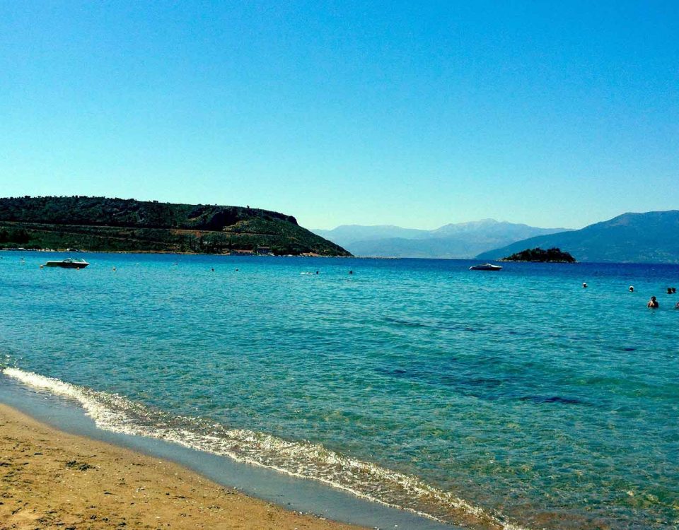 10 παραλίες στην Αργολίδα για να απολαύσετε τα καθαρά νερά της!